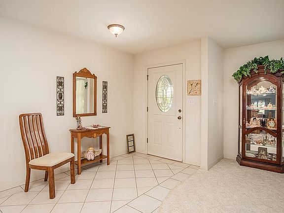 4th image of 179 Hilltop Dr