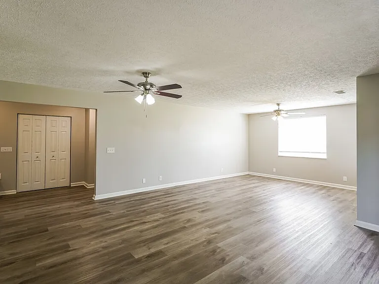 100 E Hbr — Photo 6