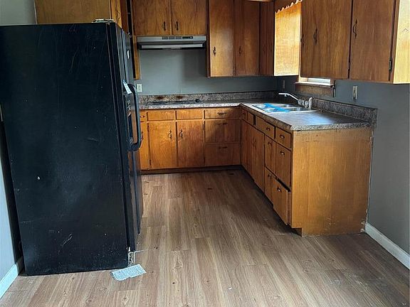 3rd image of 606 Apricot St