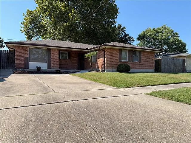 4 bed, 1.5 bath, 1420 sqft, $2,250 — Photo 2