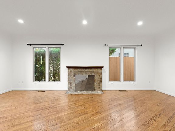 3rd image of 900 Havenhurst Dr #902