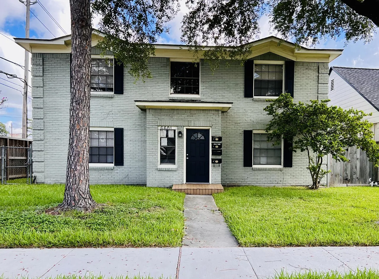 1 bed, 785 sqft, $1,049 — Photo 1