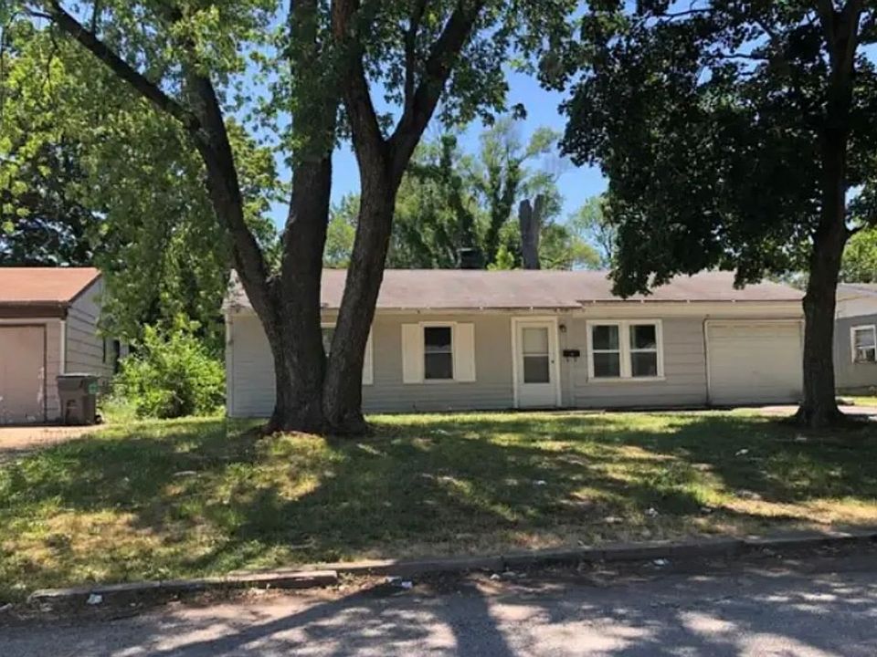 1st image of 15 Westwood Dr