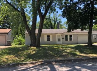 15 Westwood Dr, Cahokia, IL