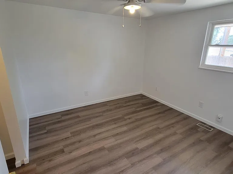 1529 Miami Ave — Photo 7