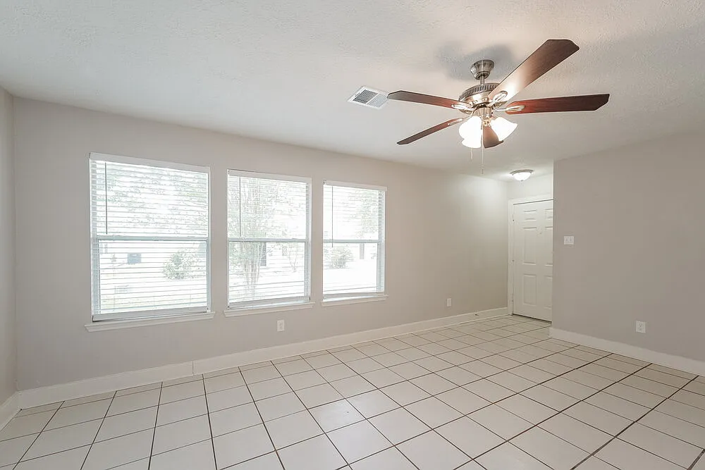 3 bed, 2.0 bath, 1440 sqft, $1,685 — Photo 3