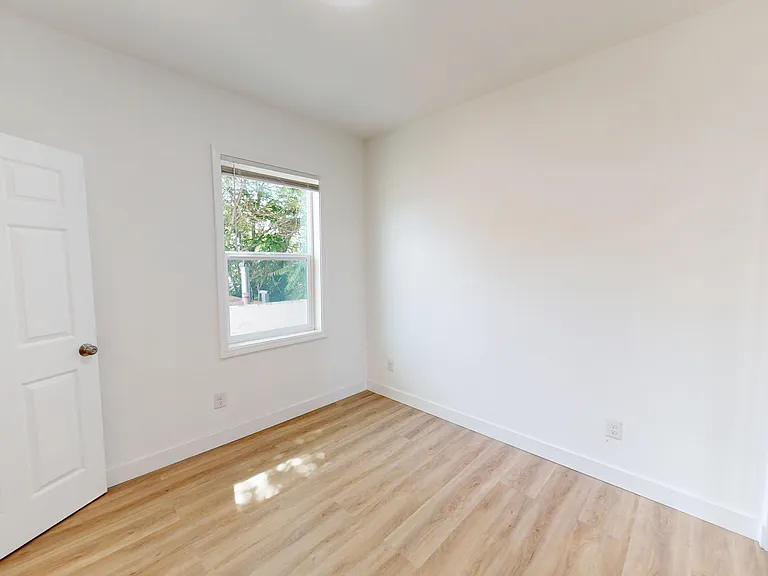 521 W Macarthur Blvd #12 — Photo 8