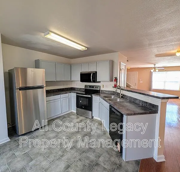 1928 Shawn Wayne Cir SE — Photo 2