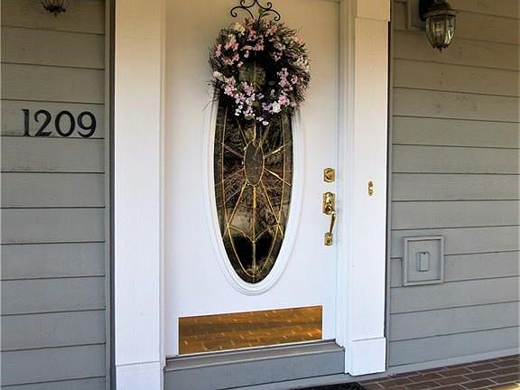 Welcome to 1209 Greenmont Hills Dr! Let's go inside and check it out!