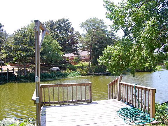 5th image of 824 N Lakeside Dr
