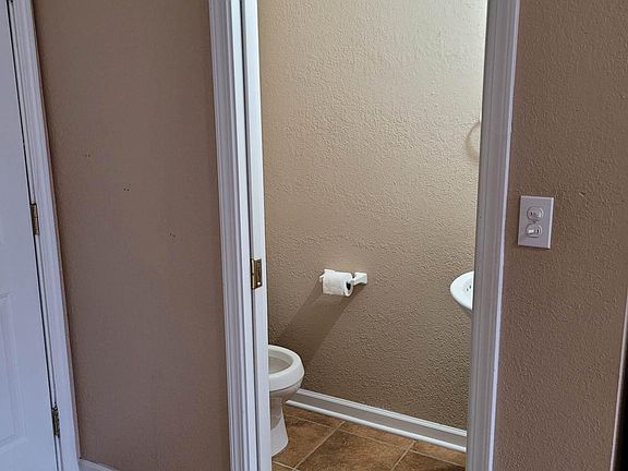 4th image of 9265 Cedar Creek Ct