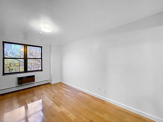 3rd image of 6 E 116th St APT 4A