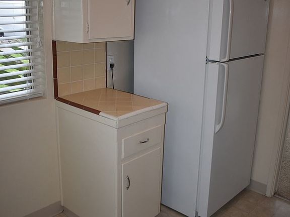 5th image of 830 C Ave APT A