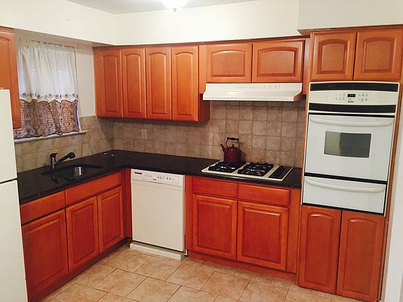 3rd image of 15518 Linden Blvd