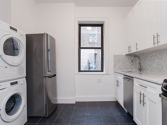 3rd image of 372 Saint Johns Pl APT 22