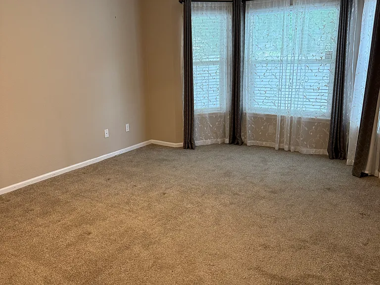 5409 Parkside Lakes Dr — Photo 8