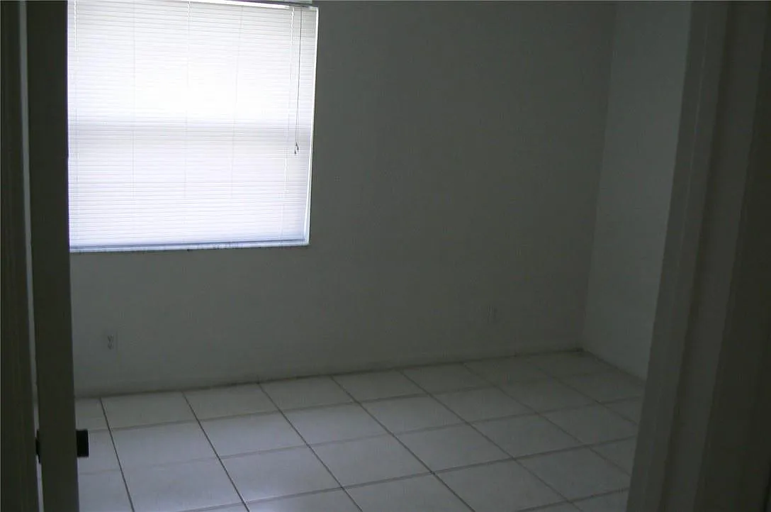 2 bed, 2.0 bath, 980 sqft, $1,950 — Photo 4