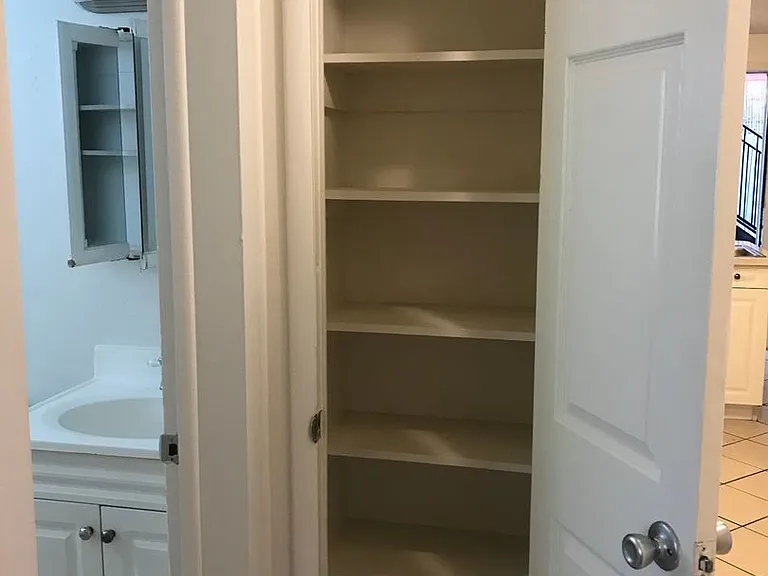 1455 N High St St Charles Apartments — Photo 15