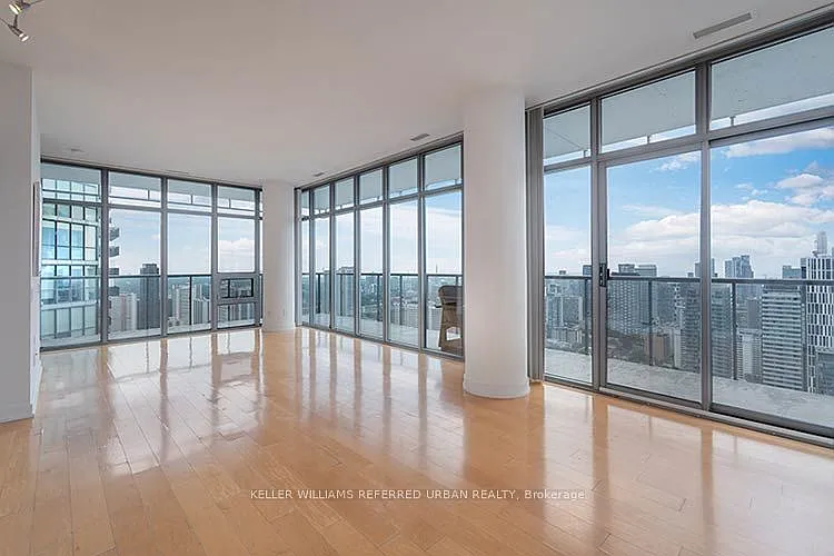 Casa Condos — Photo 2