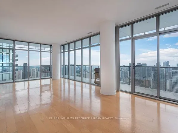 33 Charles St E, Toronto, ON