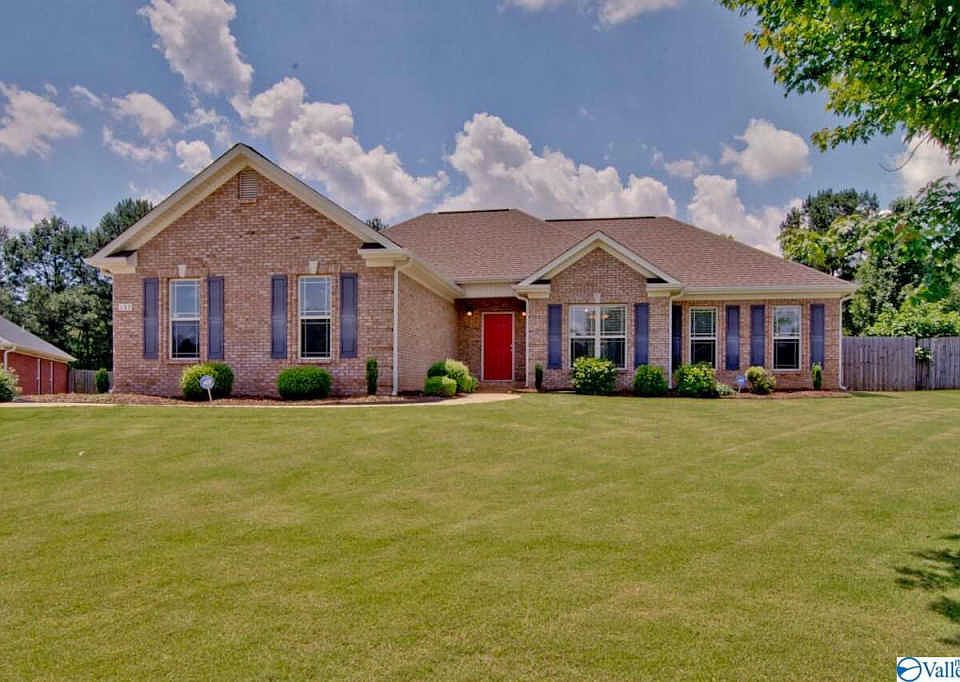 1st image of 137 Castlehill Dr