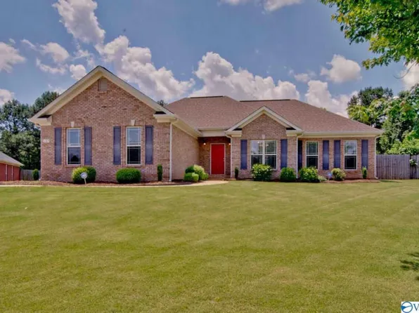 137 Castlehill Dr, Meridianville, AL 35759