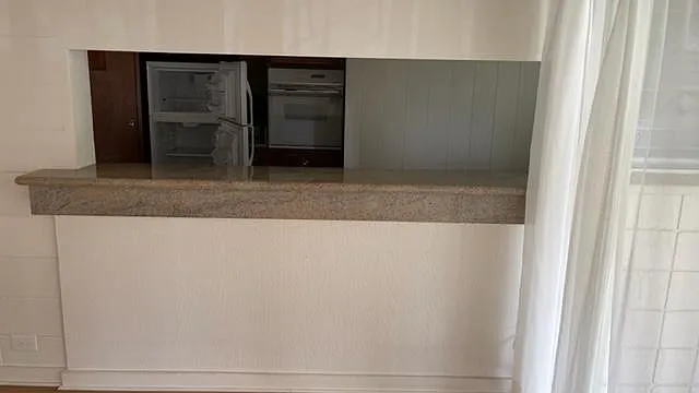 4 bed, 1.5 bath, 1000 sqft, $3,200 — Photo 2