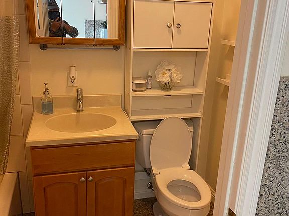 5th image of 534 Bright St