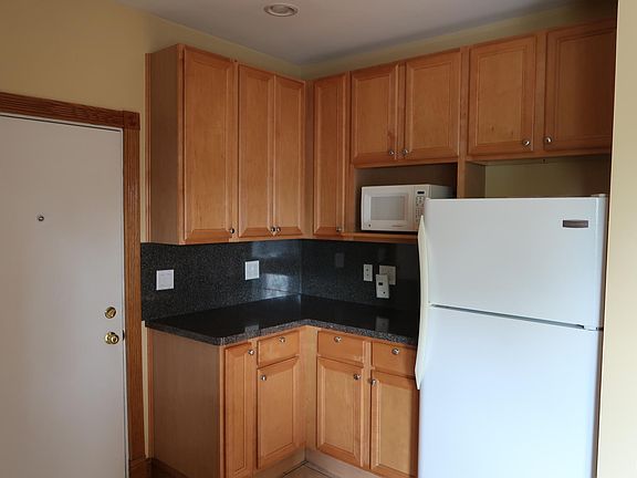 2nd image of 2838 N Francisco Ave APT 3a