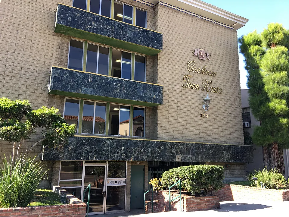 373 S Cochran Ave