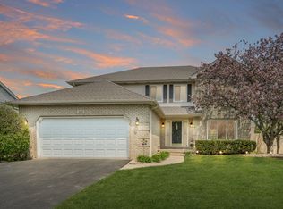 346 Highknob Rd, Bolingbrook, IL 60440