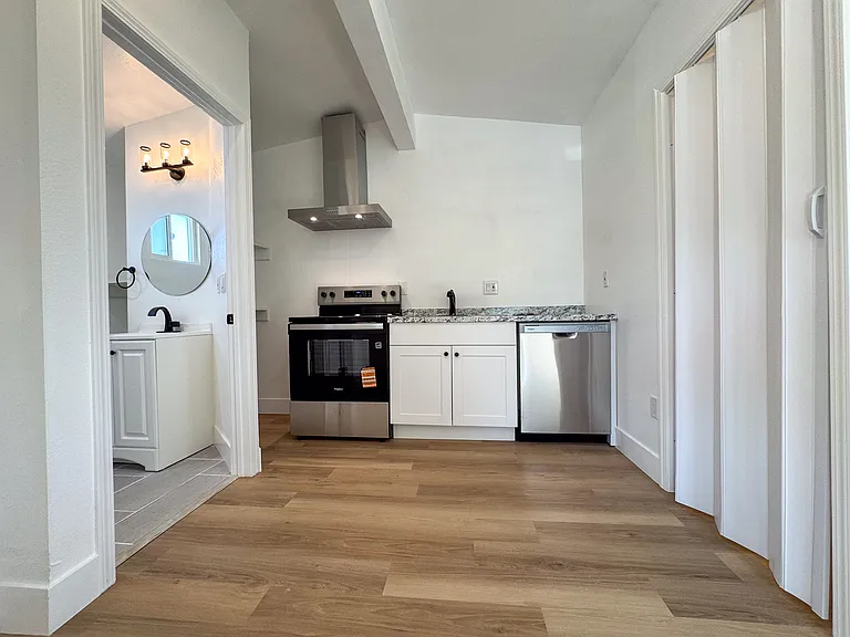 25 Pico Ave #B — Photo 9