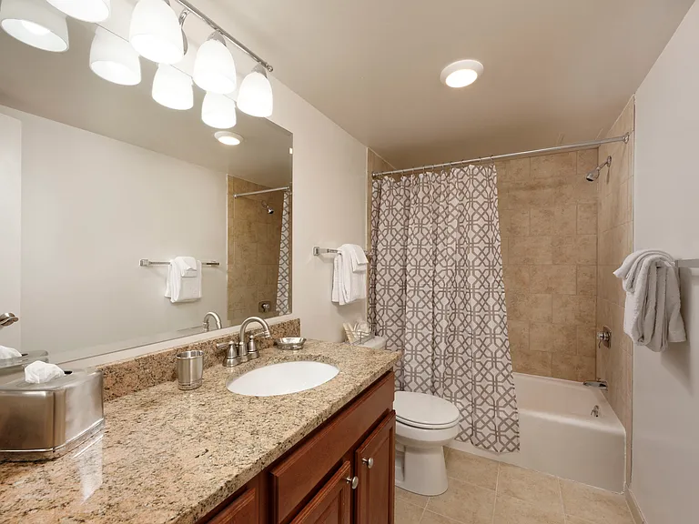 4450 S Park Ave — Photo 4