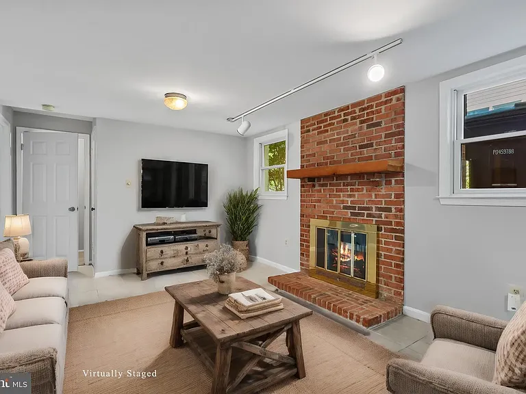 8421 Hollis Ln — Photo 28