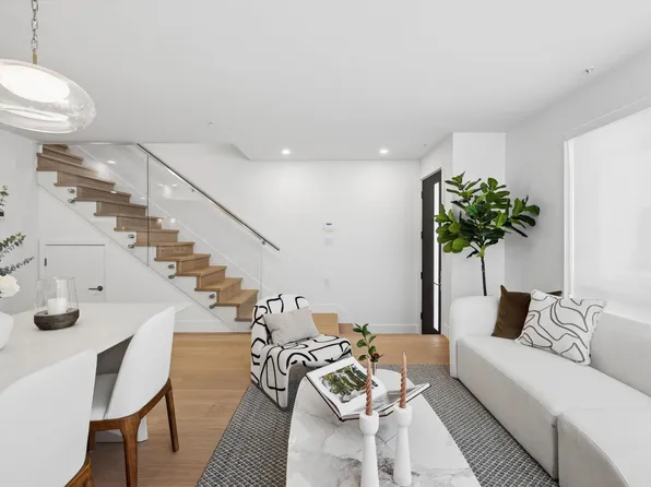578 W 24th Ave #222, Vancouver, BC V5Z 2B4