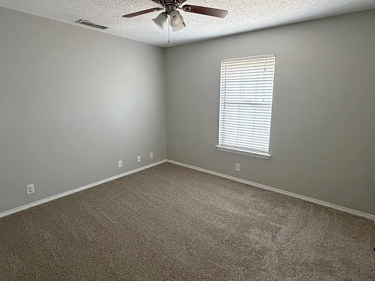 1114 E Mulberry St — Photo 12