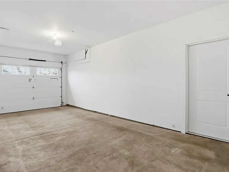 1195 Marina Pkwy — Photo 15