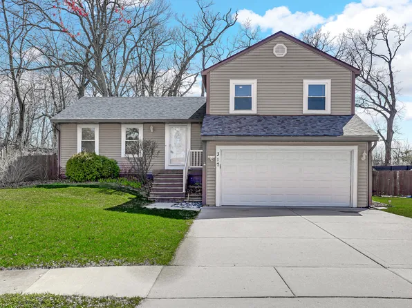 317 Kensington Dr, Streamwood, IL 60107