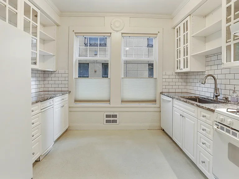 1205 Spring St #205 — Photo 9