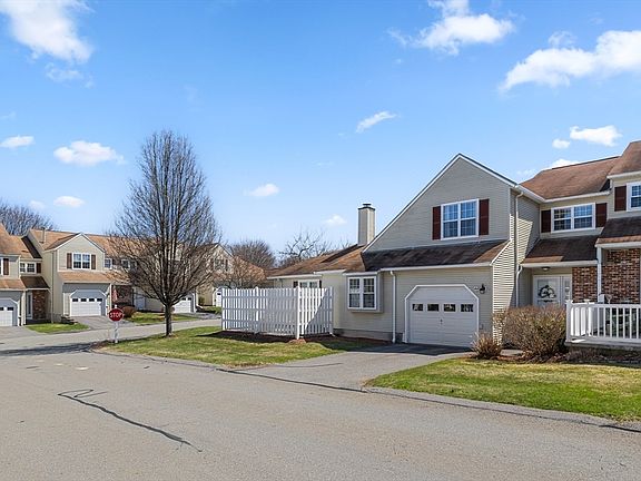 4th image of 44 Chapman Pl #44