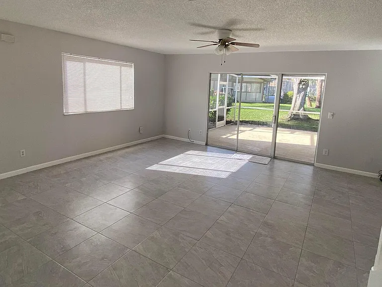 371 Maplecrest Cir — Photo 8