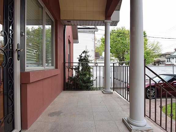 3rd image of 210 Liberty Ave Floor 1