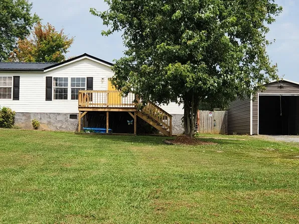 275 Oak St N, Greenback, TN 37742