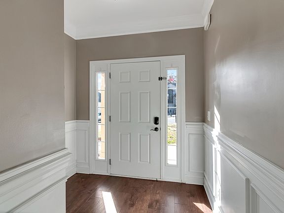 3rd image of 3353 1/2 N Henderson Way