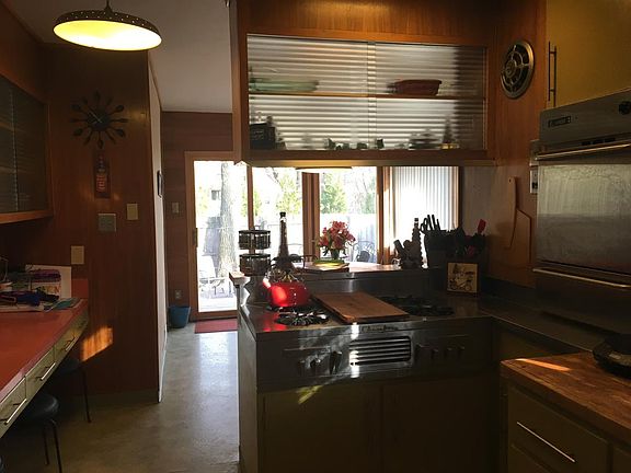 Kitchen & Eating Area