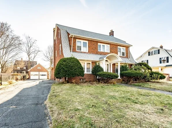 121 Bellevue Ave, Springfield, MA 01108