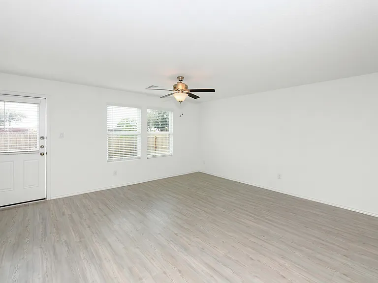1074 Finesse Ln — Photo 7