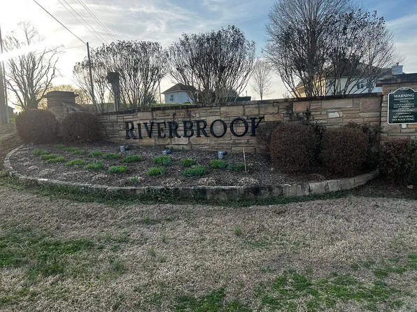 Riverbrook Dr, Louisville, TN 37777