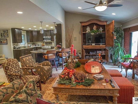 4th image of 2713 Plantation Dr #2