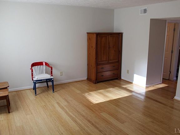 4th image of 106 Fountain Dr